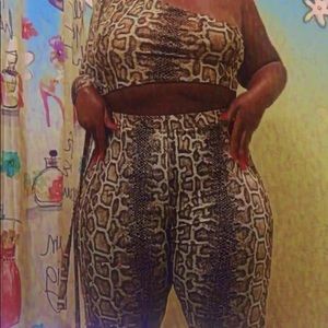 Fashionnova one sleeve pants set very sexy and cute {worn once) great condition